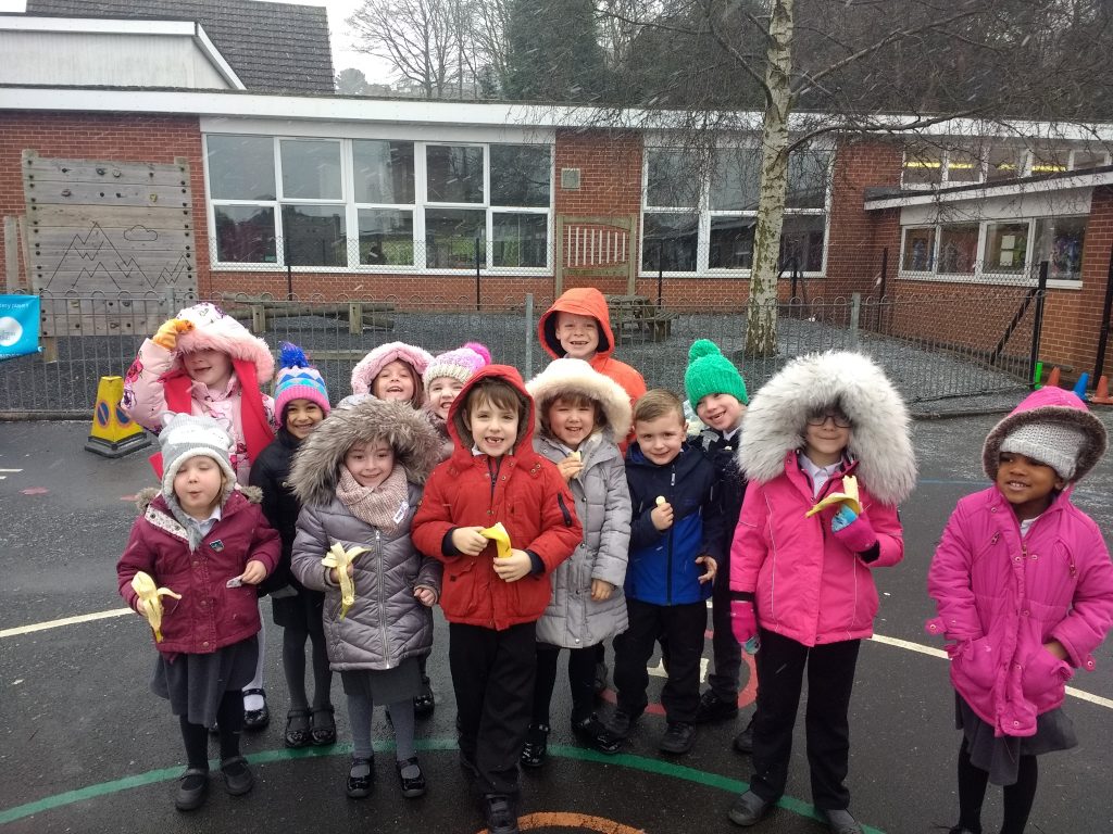 KS1 are enjoying playing out in the snow! – Hillside Primary School | Baddeley Green ...1024 x 768
