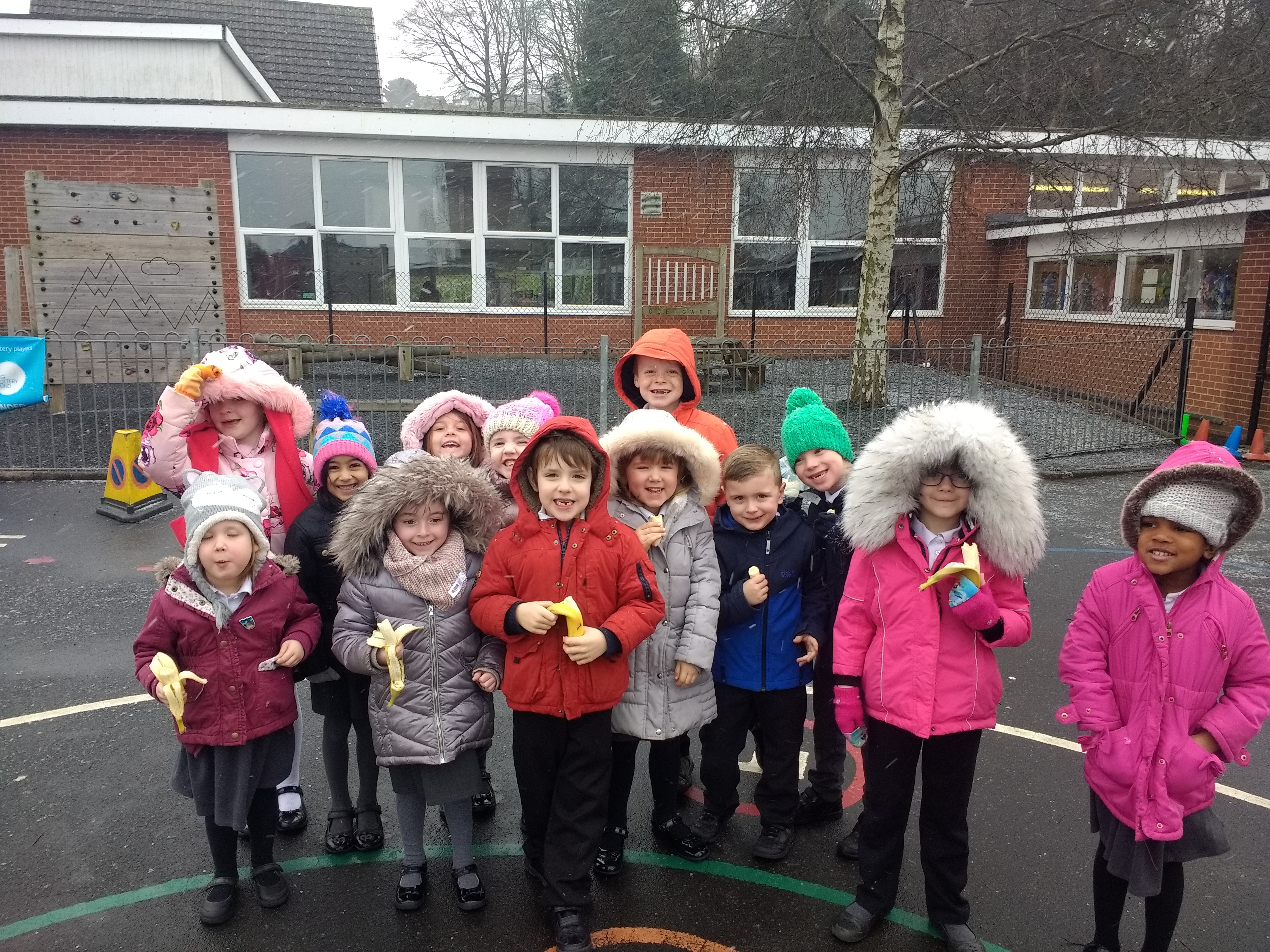 KS1 are enjoying playing out in the snow! – Hillside Primary School | Baddeley Green ...